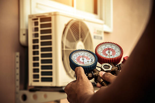 Professional Hvac Installation technician working in La Palma, CA